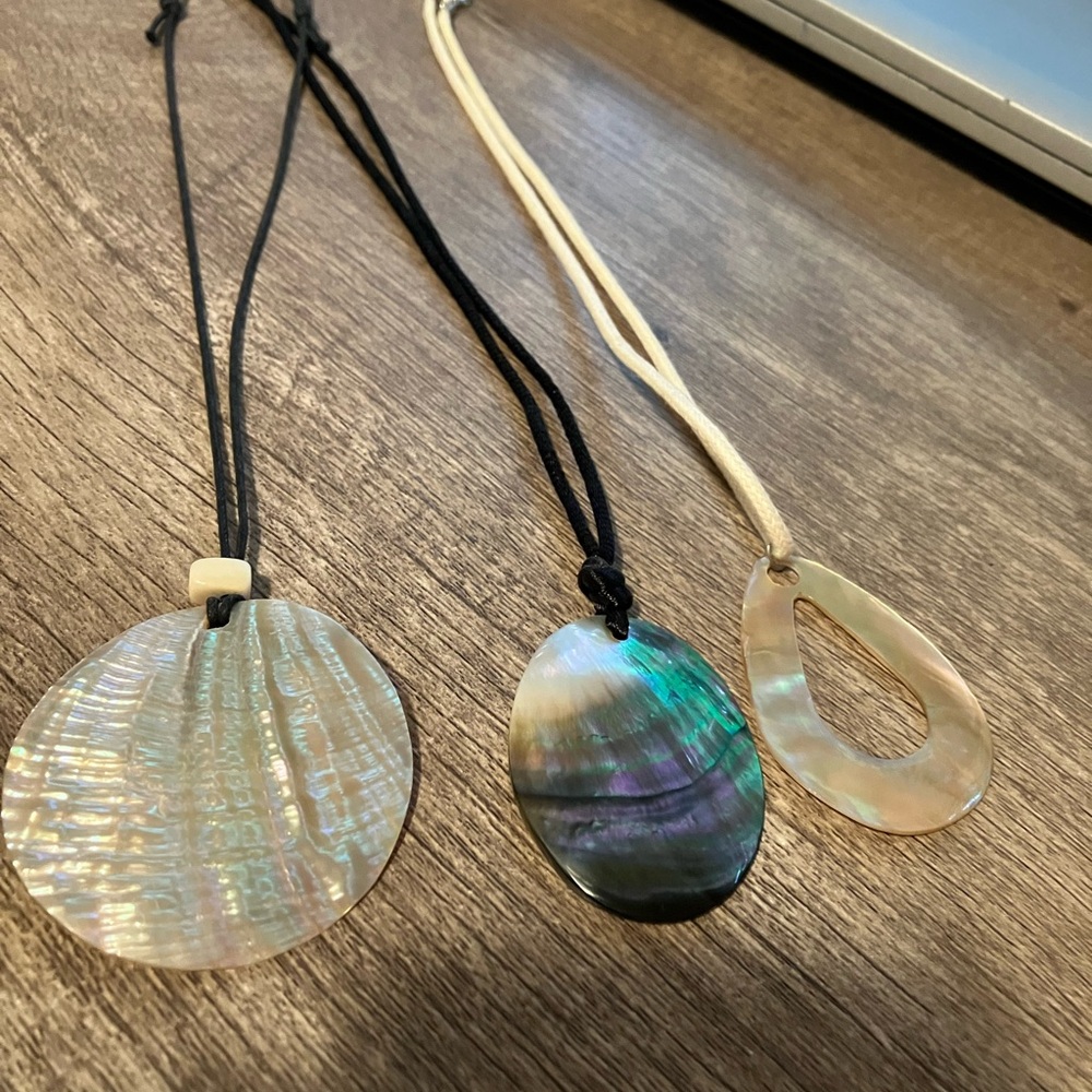 Hawaii's Finest Iridescent Shell Necklaces - Black and Cream
